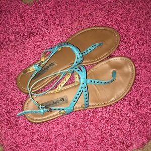 Turquoise strapped sandals.